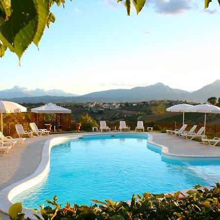 Agriturismo Villa Fiore Torano Nuovo Exterior foto