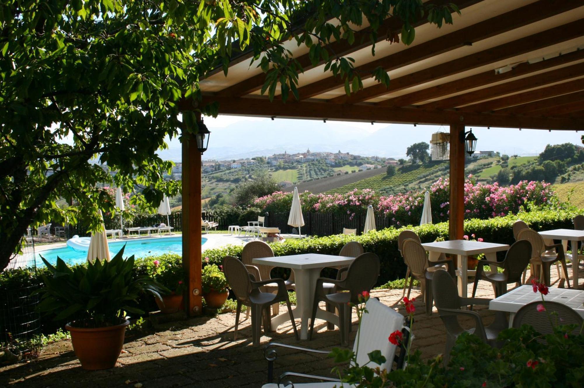 Agriturismo Villa Fiore Torano Nuovo Exterior foto